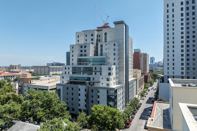 Building Photo - Skyloft Austin