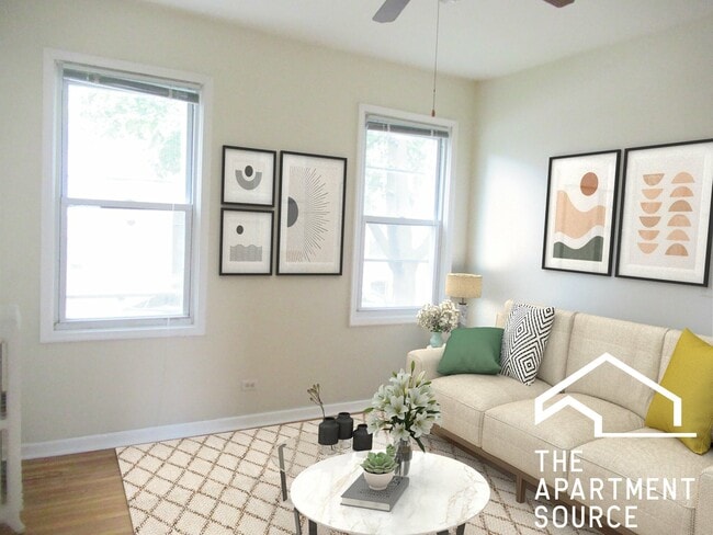 Foto del edificio - 2424 N Greenview Ave