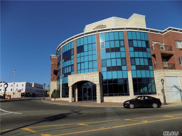 Foto del edificio - 130 Post Ave