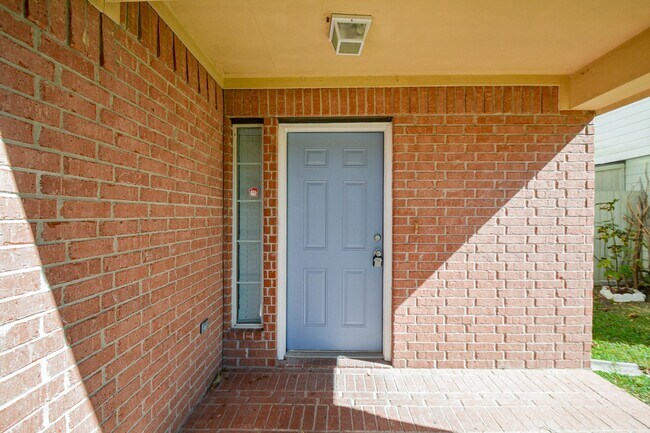 Foto del edificio - 9107 Dairy View Ln