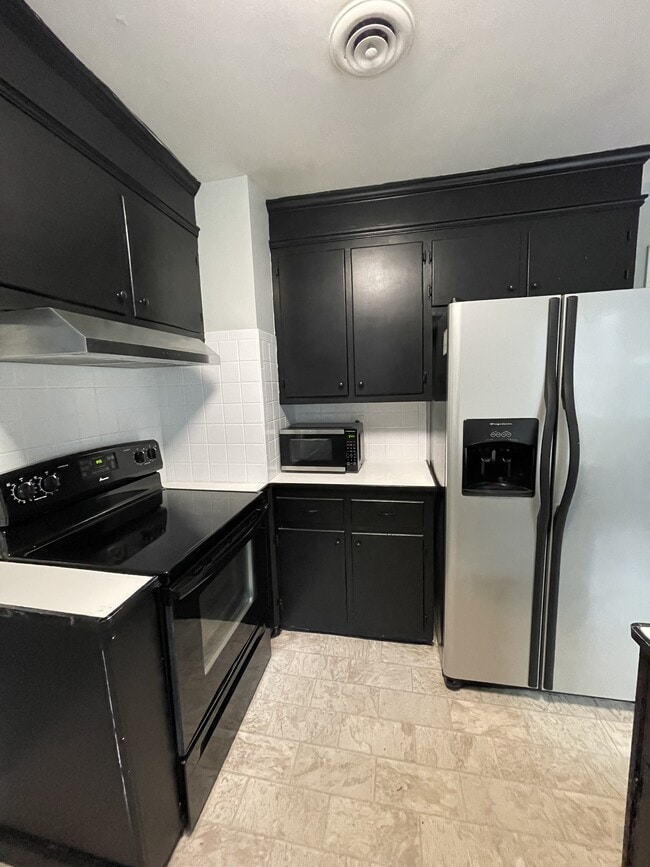 Foto del edificio - 1002 Sherwood Cir