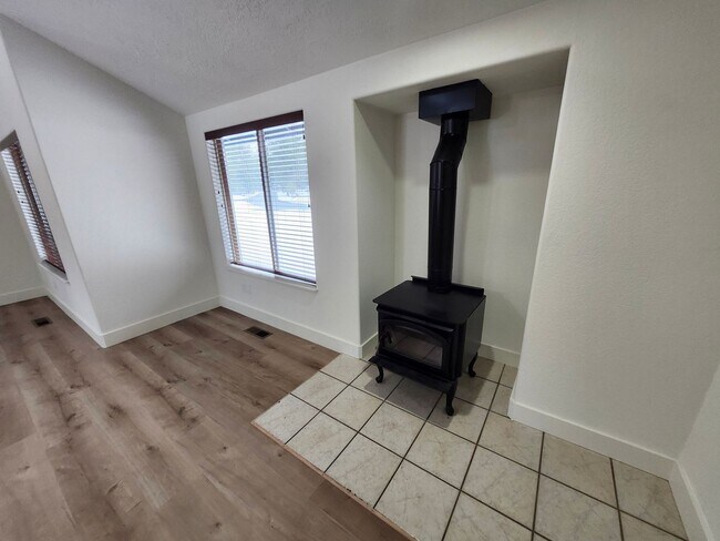 Foto del edificio - Modern and Remodeled SF Home in Southwest Bend on .8 Acres