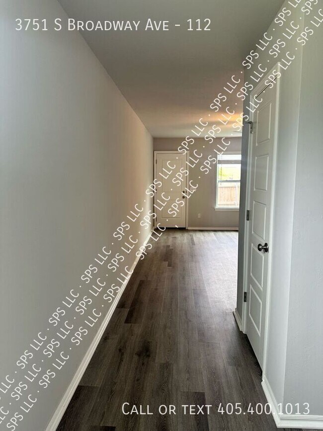 Building Photo - 3751 S Broadway Ave