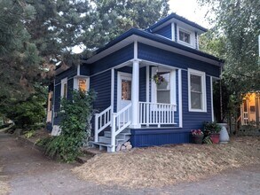 Building Photo - 2740 SE Ash St