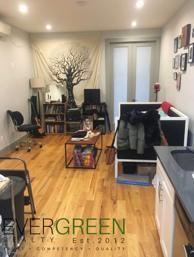 Foto principal - 655 Knickerbocker Ave