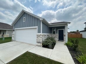 Building Photo - 834 Hickory Trail St