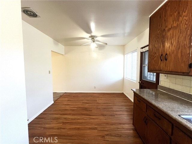 Building Photo - 1256 N Fries Ave