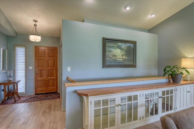 Foto del edificio - 311 S Calvin Ln