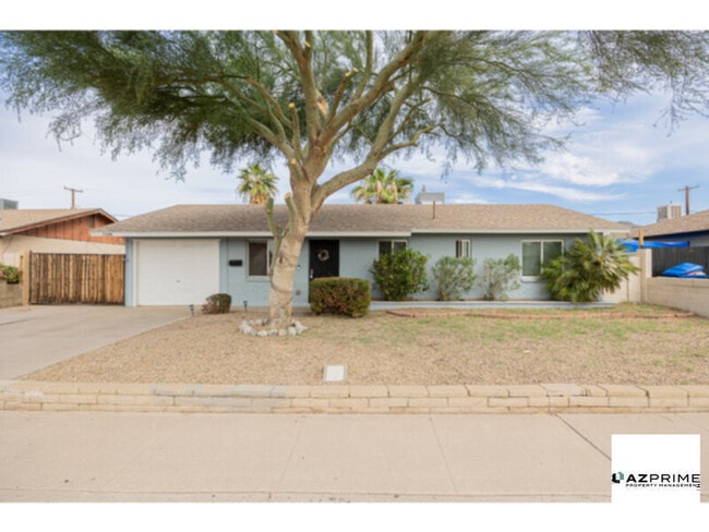 Building Photo - Charming Fully Furnished 3/2 Phoenix House...
