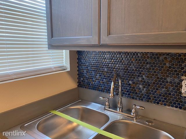 Building Photo - 3 br, 1.5 bath Duplex - 528 Wilcox Avenue 2