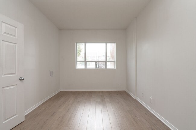 Photo du bâtiment - 333 Sidney Belsey Crescent