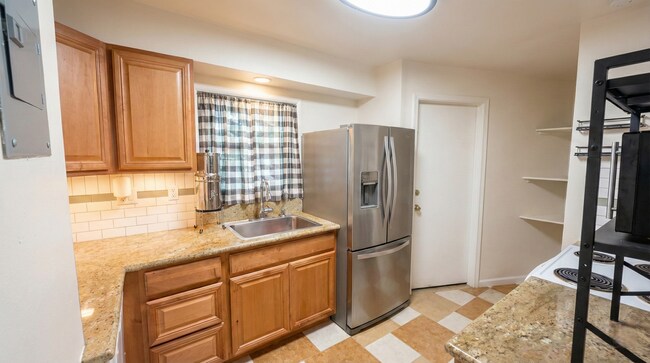 Building Photo - Charming North Oakland 2BD with Custom Finishes & Parking