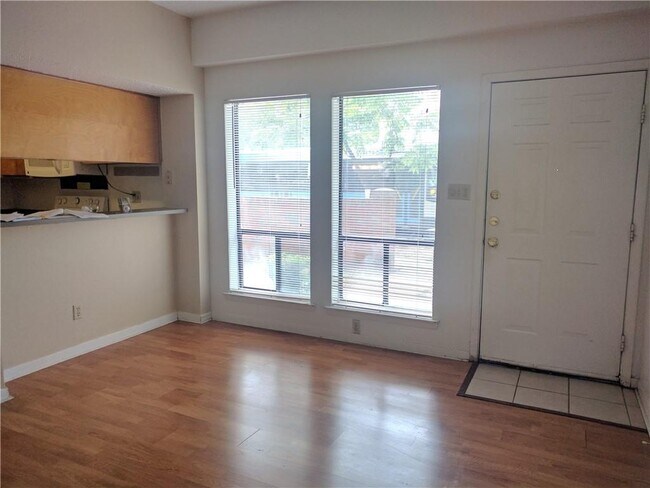 Building Photo - 2510 San Gabriel St