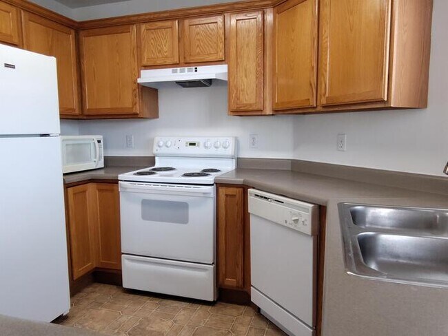 Building Photo - 3143 S Matisse Ln #D8