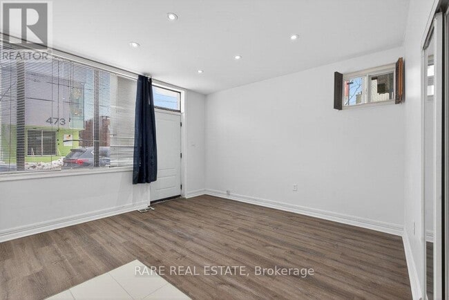 Building Photo - 488 Oakwood Ave