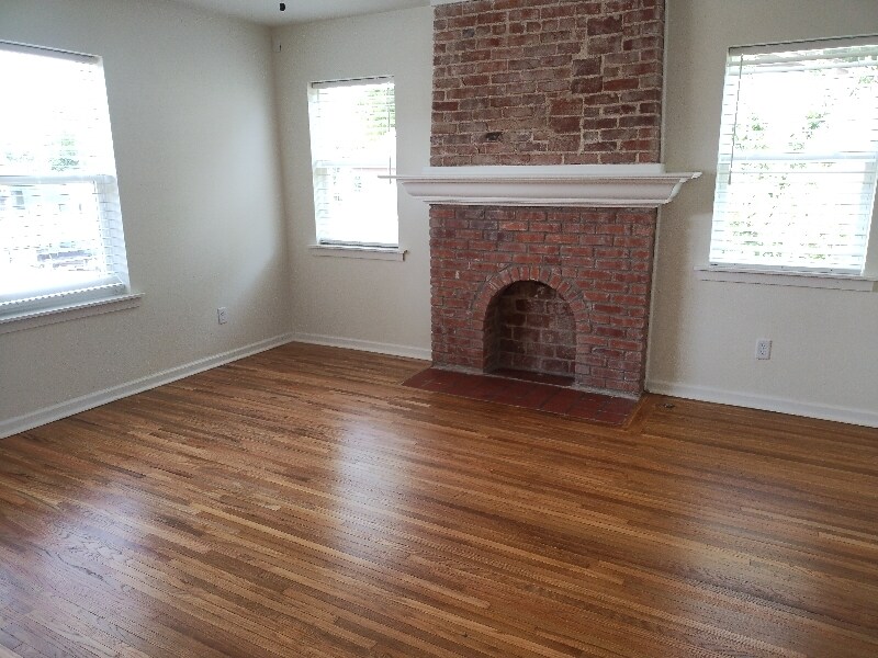 Primary Photo - 1312 S Quaker Ave