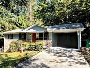 Building Photo - 2214 Dogwood Ln NE