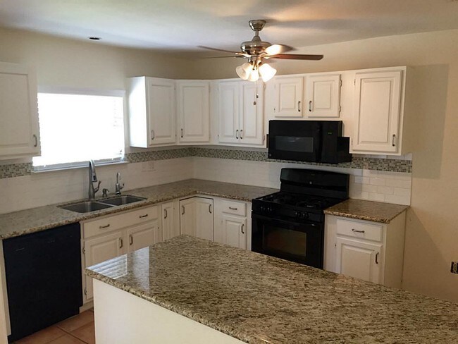 Foto del edificio - 5322 Patrick Henry St