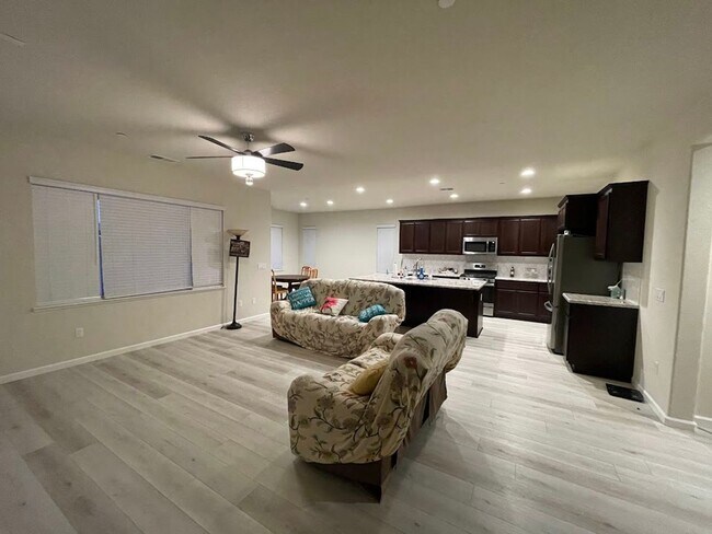 Building Photo - 2440 Craftsman St