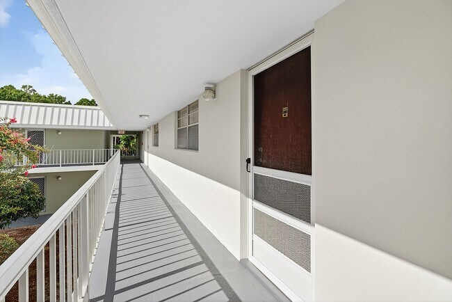 Foto del edificio - 2302 Sunrise Blvd