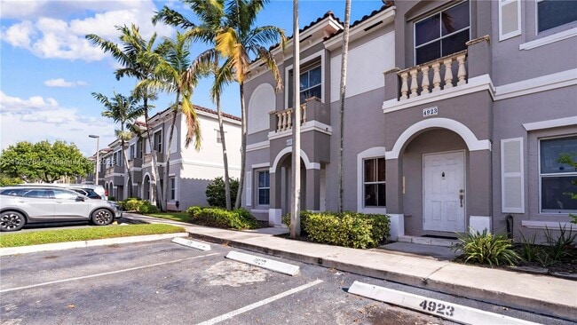 Foto del edificio - 4921 SW 140th Terrace