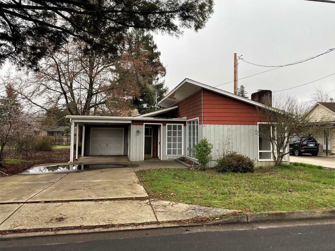 Foto principal - ~3 Bedroom Hucrest Home~