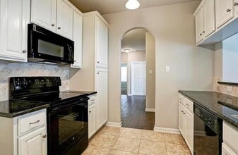 Building Photo - 2034 Marchwood Manor Dr