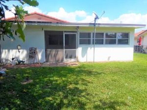 Foto del edificio - 3860 NW 110th Ave