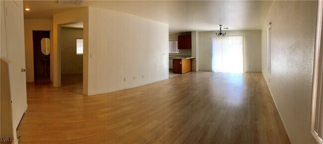 Foto del edificio - 331 Silverado Pines Ave