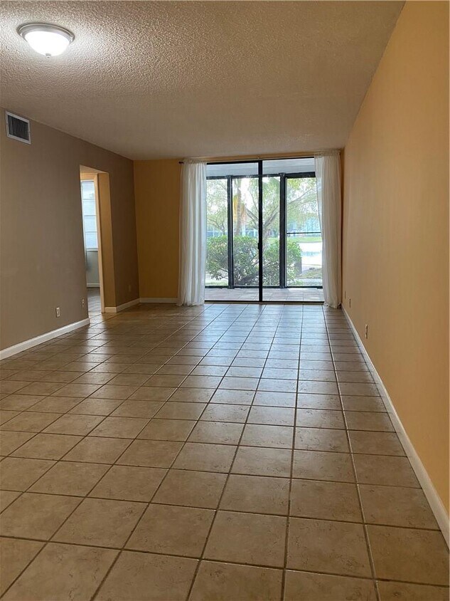 212 Lake Pointe Dr Unit 108, Oakland Park, FL 33309 Condo for Rent in