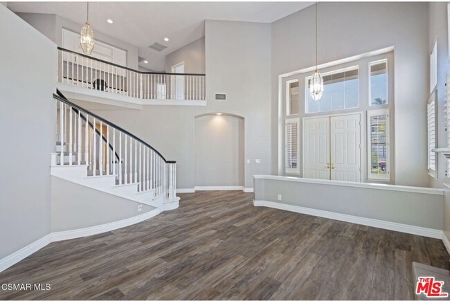 Building Photo - 335 Kitetail St