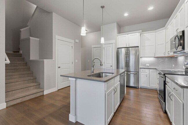 Foto del edificio - 3 Bedroom Townhome in Windsor