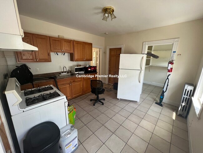 Building Photo - 17 Rich St