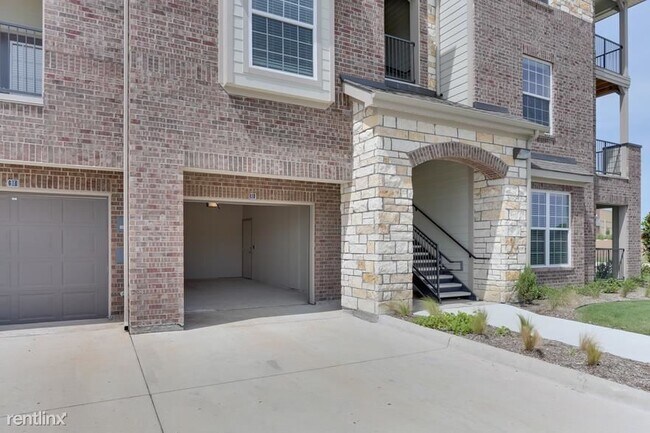 Building Photo - 2 br, 1 bath Condo - 3400 McMillen Road Fl...