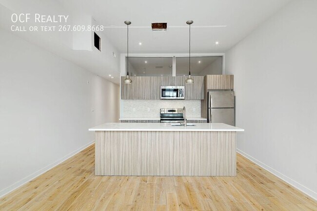 Building Photo - 412 S 13th St