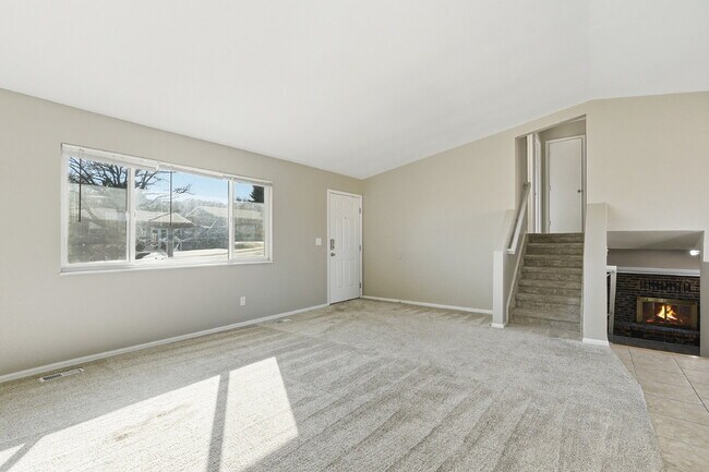 Foto del edificio - $2,145.95, 4-bed, 2-bath, located in Colorado Springs with WAIVED APPLICATION FEES