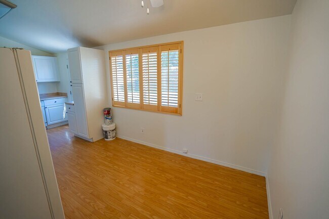 Building Photo - Single Story 3 Bedroom in Canyon Country!