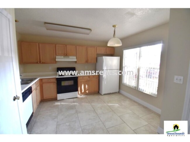 Building Photo - Nice 3 Bed 2 bath villa In Lakeside