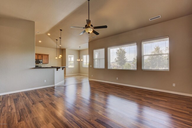 Building Photo - 469 Isabelle Ln