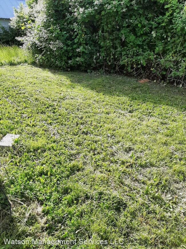 Building Photo - 826 SE 3rd Ave