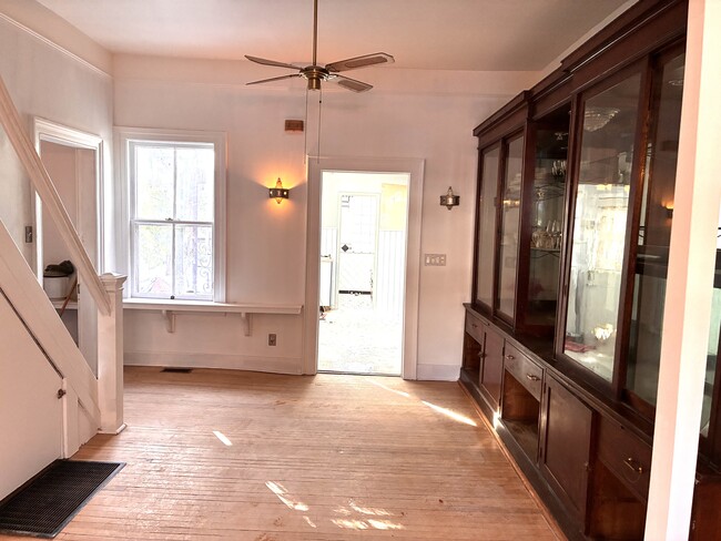looking from the dining room to the kitchen - 440 Ontario St