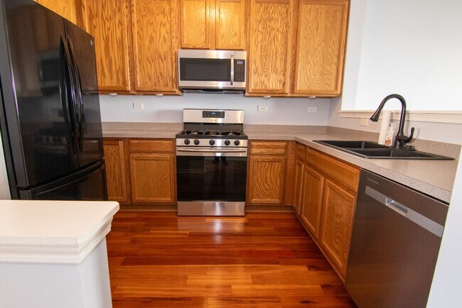 Building Photo - Beautiful Townhome for Rent in Highly-Rate...