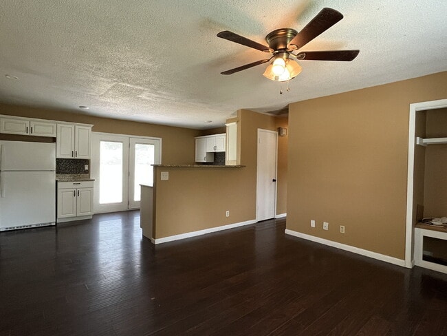 Building Photo - 3 Bedroom Home for Lease!!