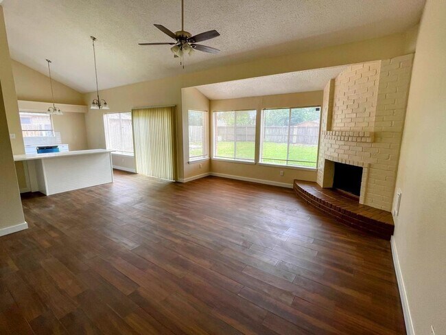 Building Photo - 451 Oakdale Dr