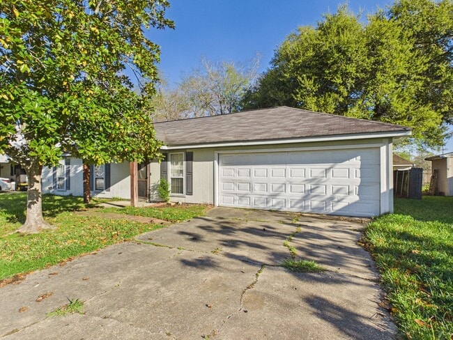 Foto del edificio - COMING SOON! 3 Beds, 2 Baths House for rent in Milton!