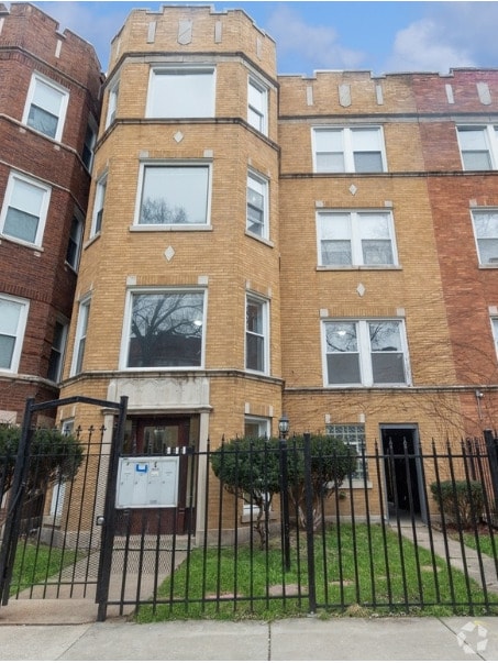 Building Photo - 7829 S Essex Ave
