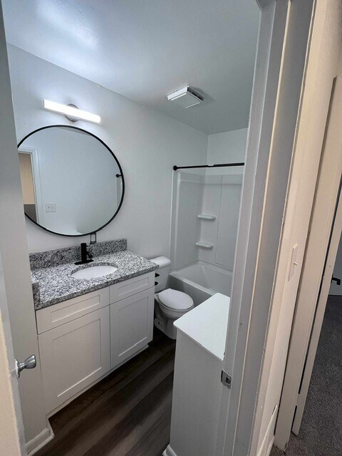 Baño moderno - 2736 Gatewood Cir