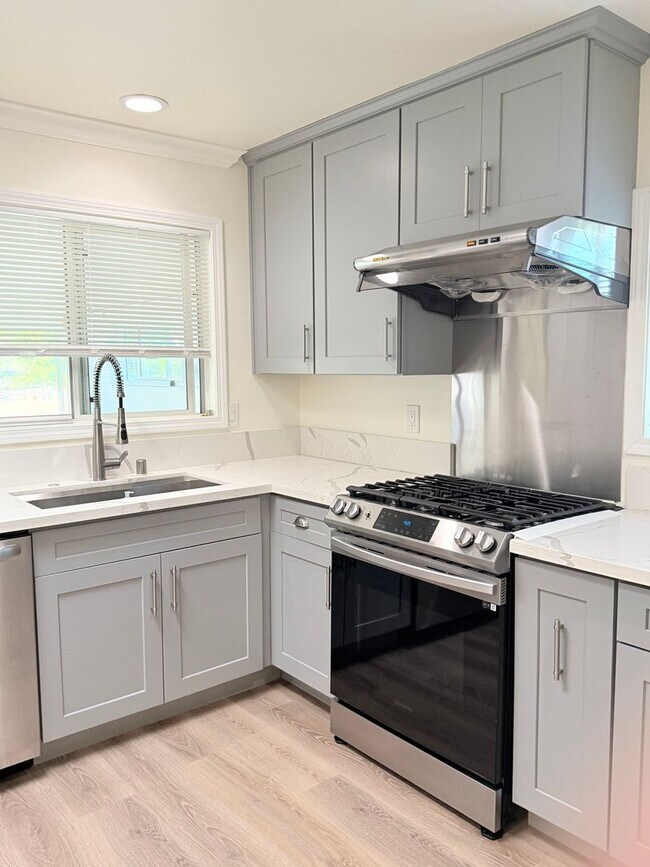 Building Photo - 3 Bd Single-Level Hilltop Retreat in West Vista