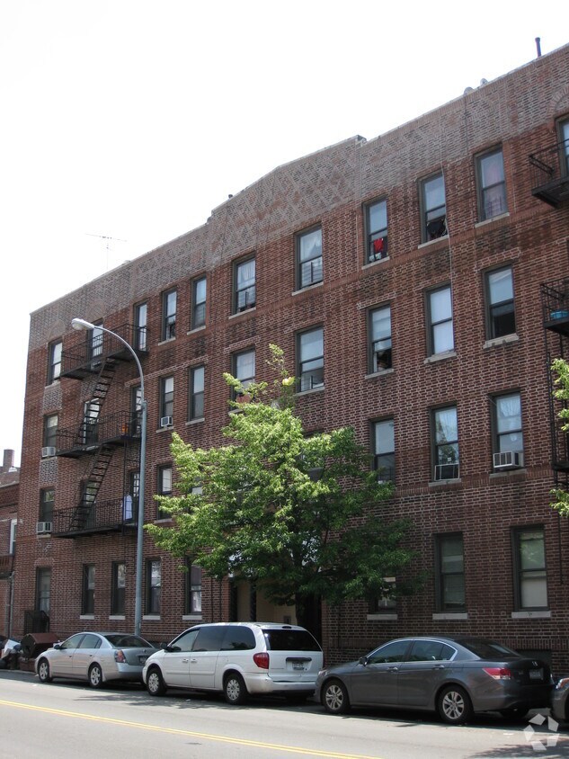 Primary Photo - 402 Foster Ave