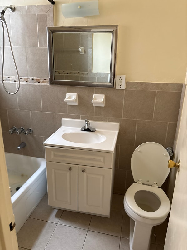 Building Photo - 3940 Bronx Blvd